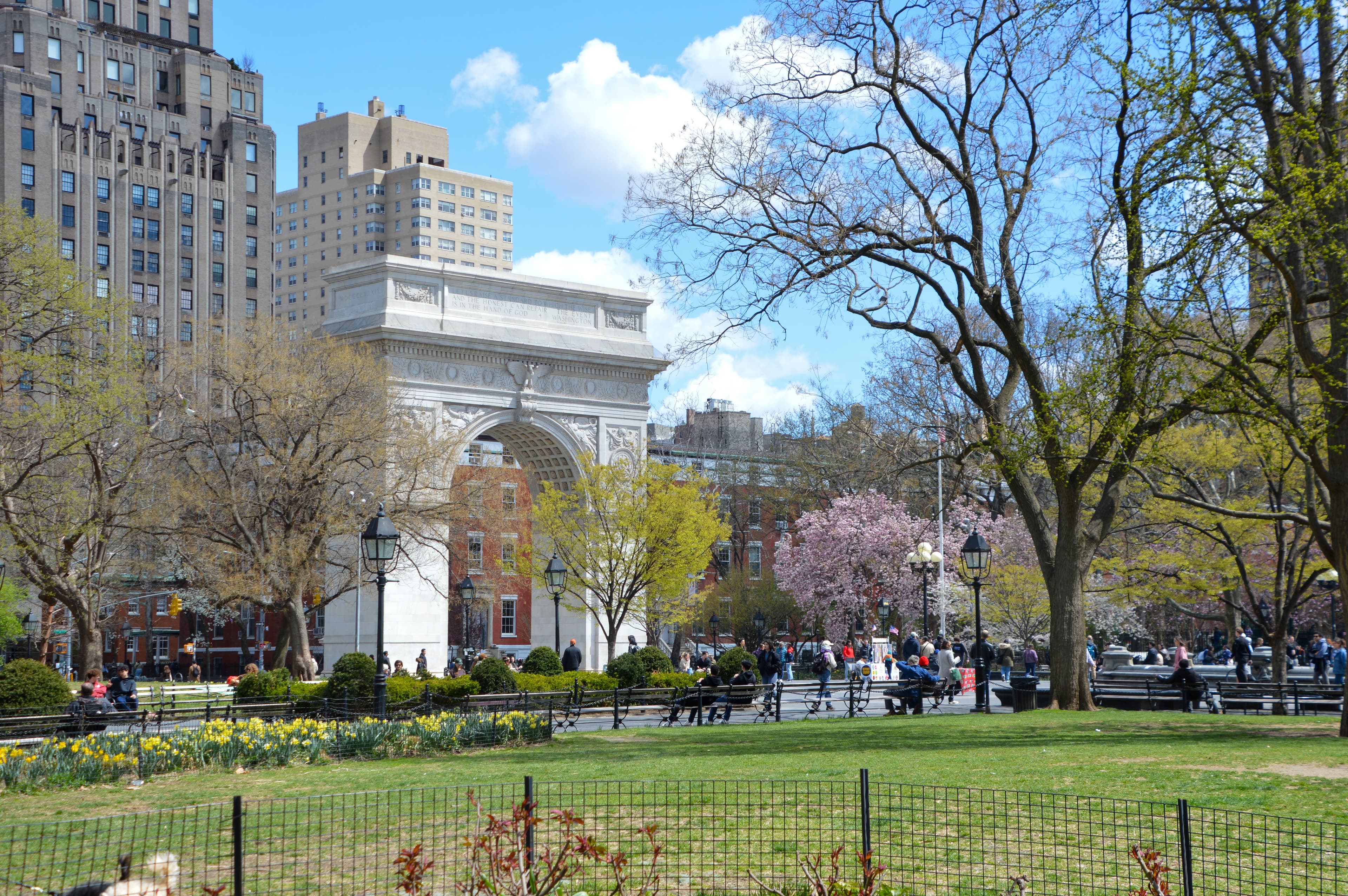 Washington Square Park and the Washington Square Arch in the springtime.